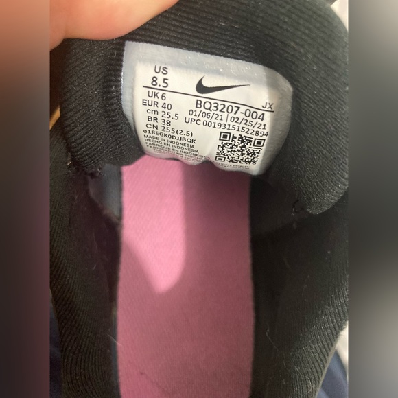 Nike Revolution Shoes - Picture 2 of 7